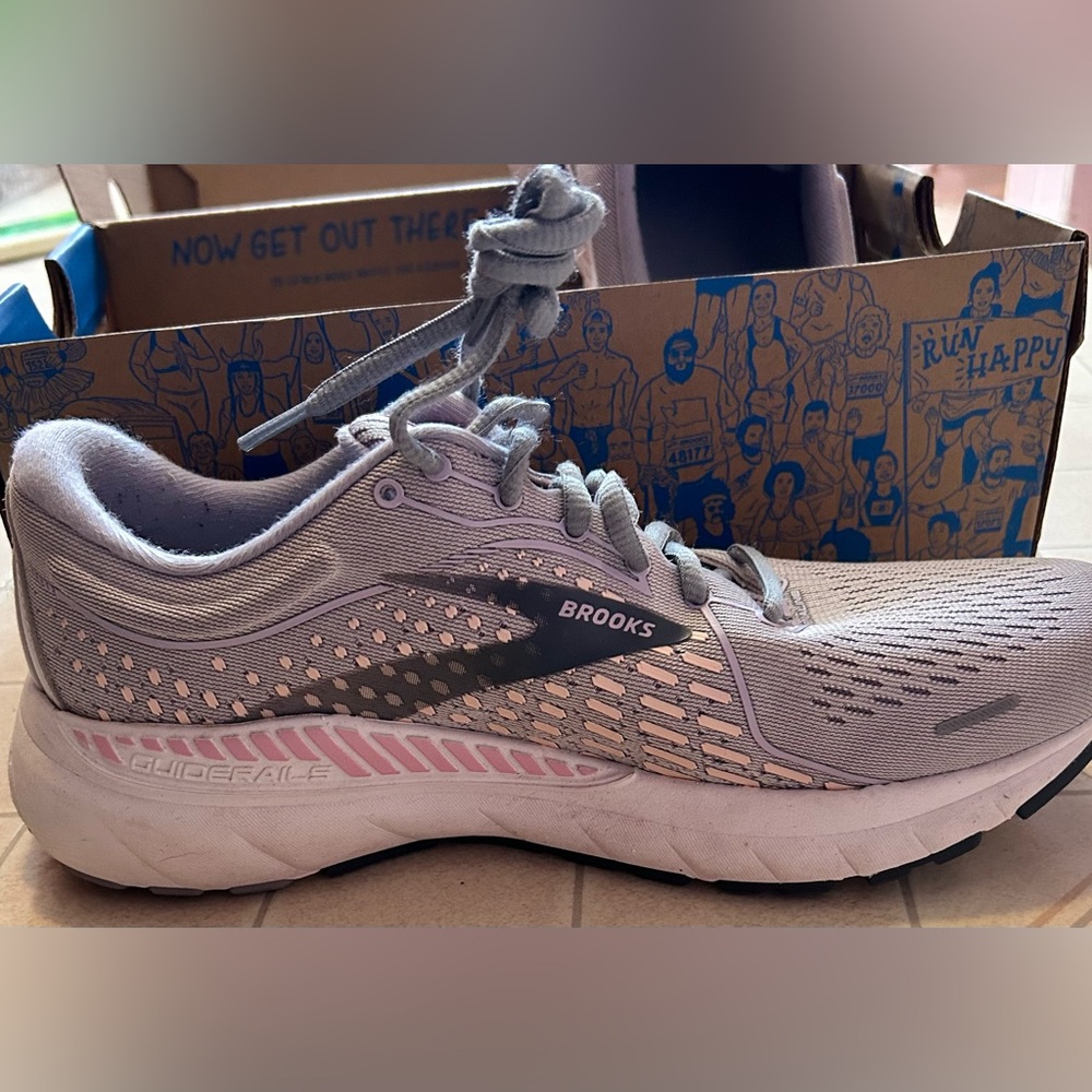 Brooks Adrenaline, Size 8 -nearly new-